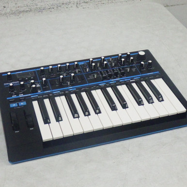 Used Novation BASS STATION II SYNTHESIZER 25-Key Synthesizer 25-Key