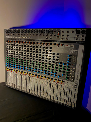 Used Soundcraft SIGNATURE 22 Mixing Console