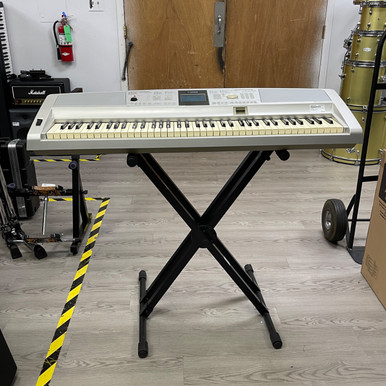 Used Yamaha DGX-305 W/AC 76-Key Keyboard 76-key