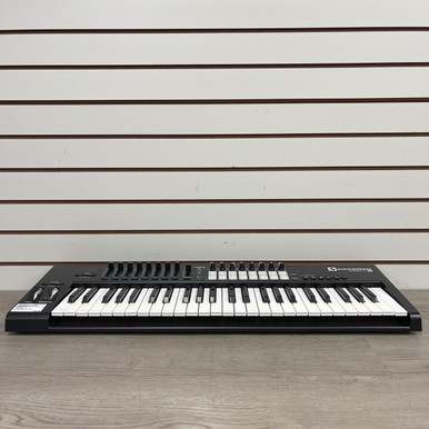 Used Novation LAUNCHKEY 49 MK2 49-Key Keyboard 49-Key