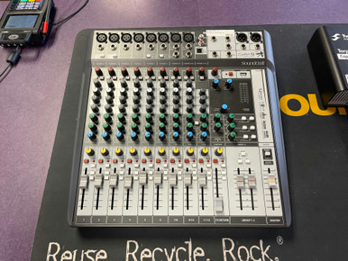 Used Soundcraft SIGNATURE 12 Mixers Mixers