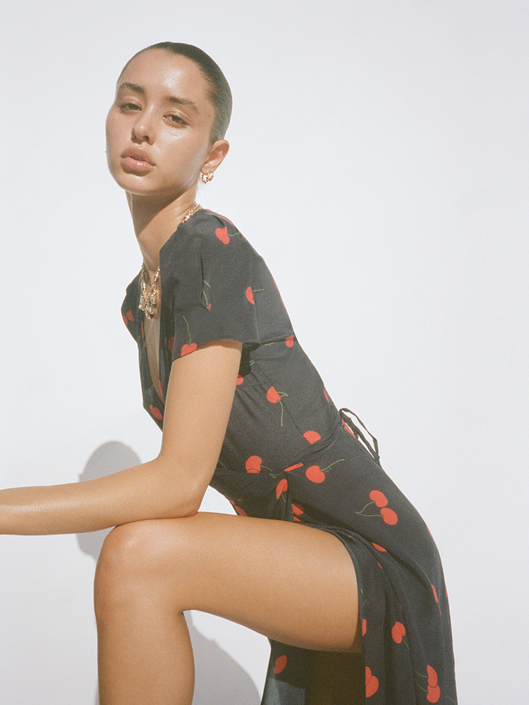 The Teale Wild Cherry Wrap Midi Dress | Réalisation Par