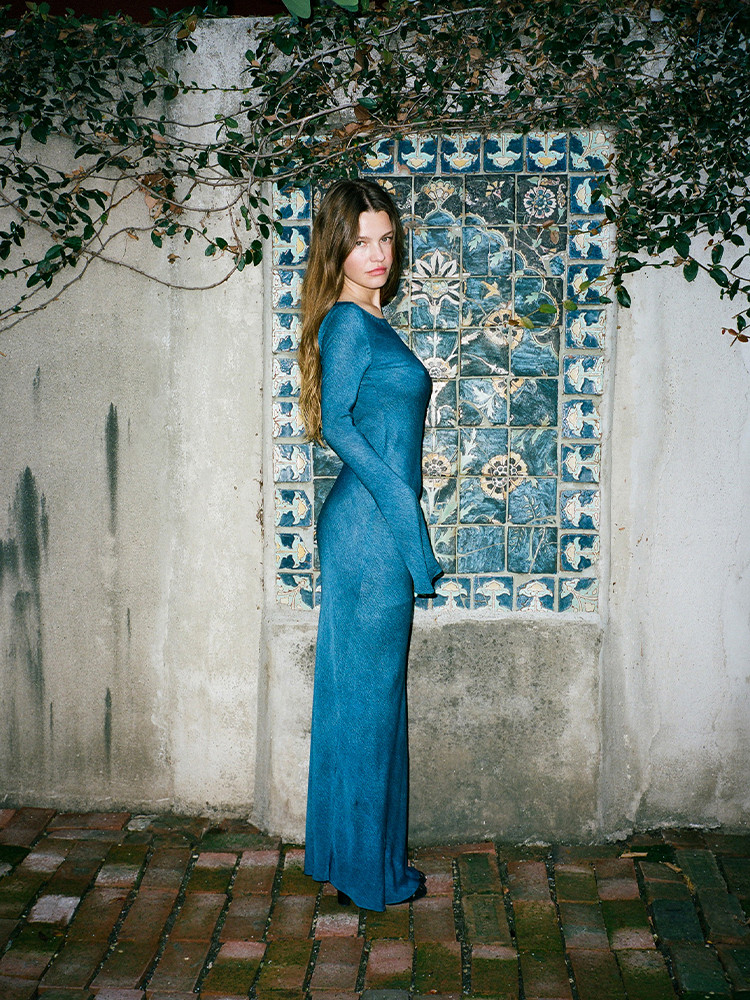 The Gia in Denim | Long Sleeve Indigo Silk Maxi Dress | Réalisation
