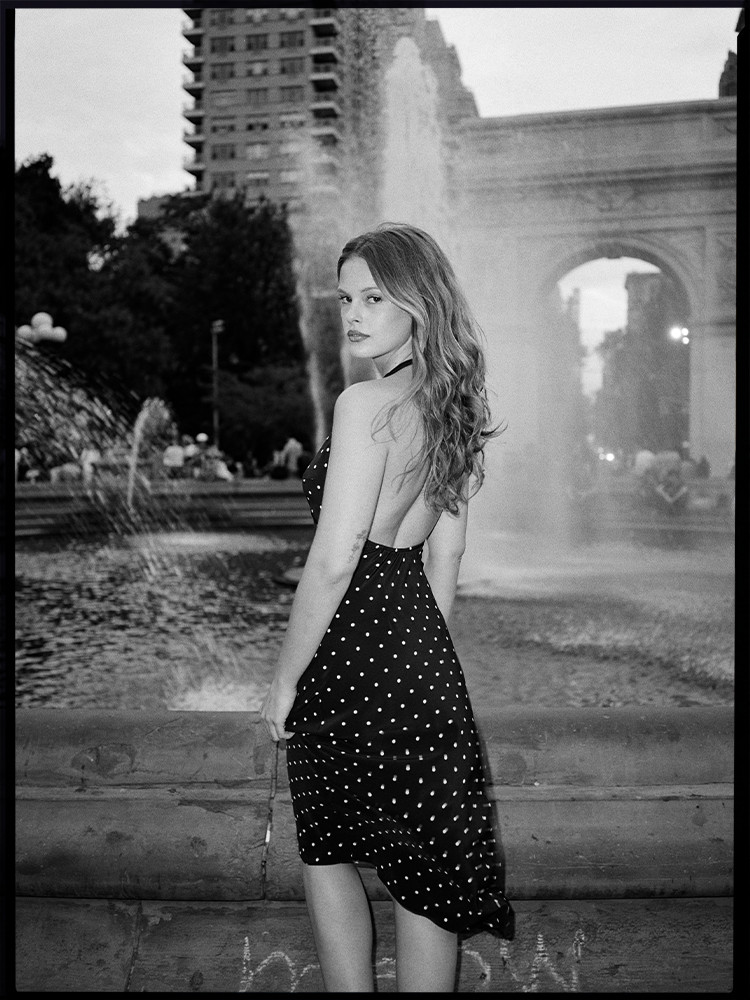 Sadie Petite Spot Noir | Polka Dot Halter Midi Dress | Réalisation Par