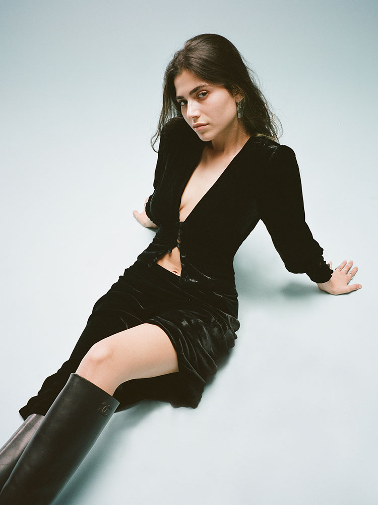 The Kaia - Black Velvet The Kaia - Black Velvet