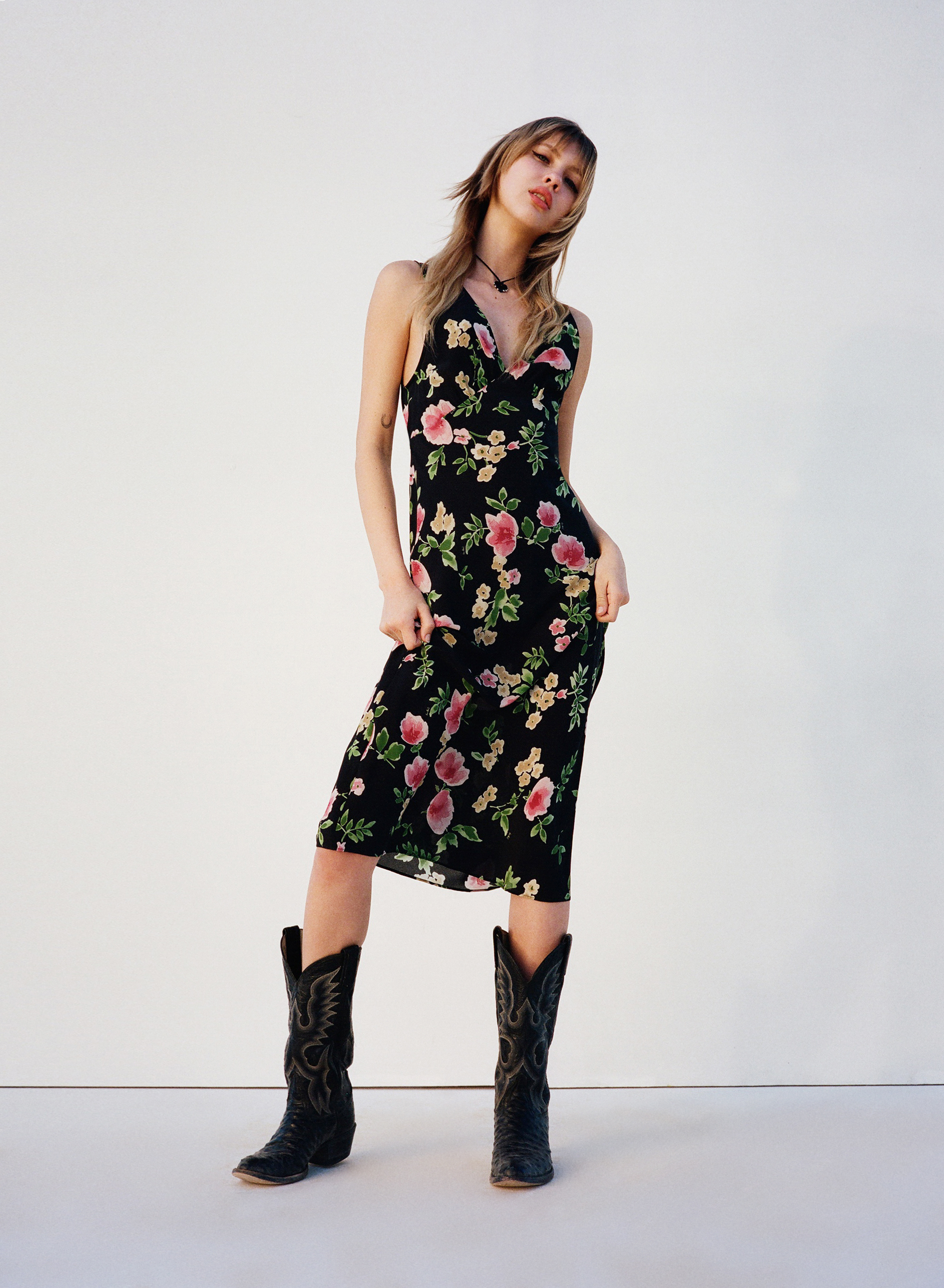 Realisation Par ワンピースTHE STEPHANIE Stephanie Paradiso | Black V neck midi dress | Réalisation
