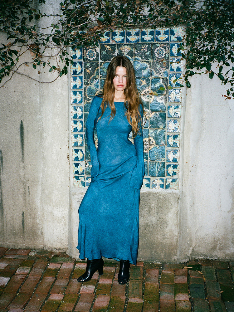 The Gia in Denim | Long Sleeve Indigo Silk Maxi Dress | Réalisation