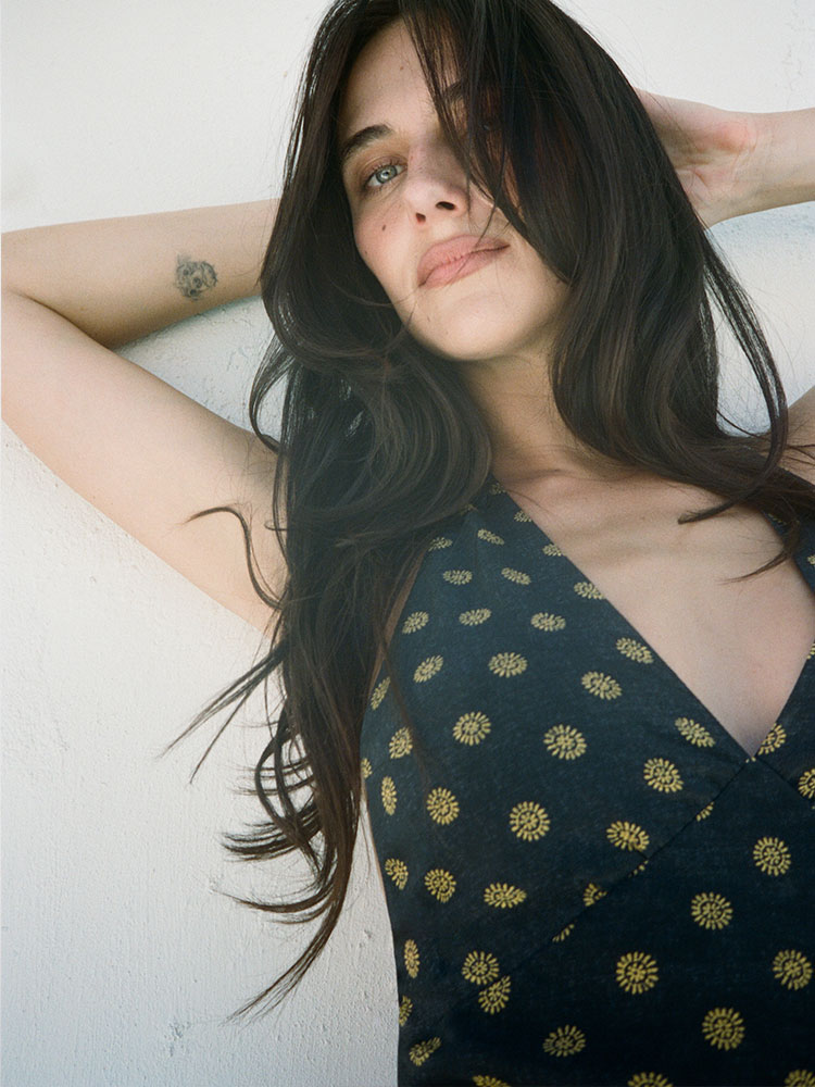 Leila Sunburst | Silk Halter Mini Dress | Réalisation Par