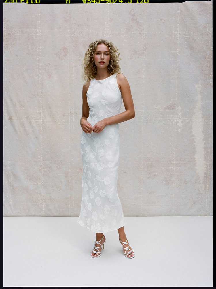 Carla Lily Devoré Ivory | White floral silk maxi dress | Réalisation
