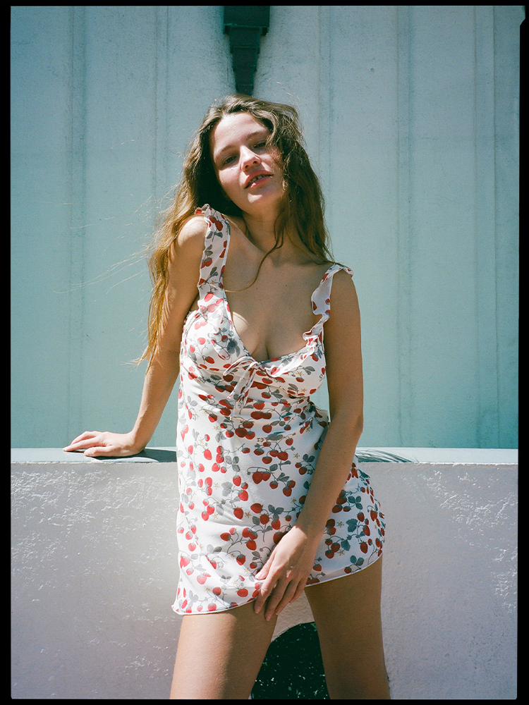 Hazel Fraise | Strawberry silk mini dress | Réalisation