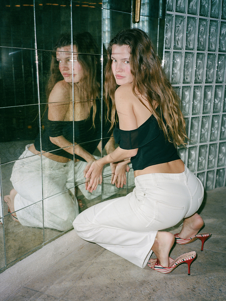 Samantha Black | Silk one shoulder top | Réalisation