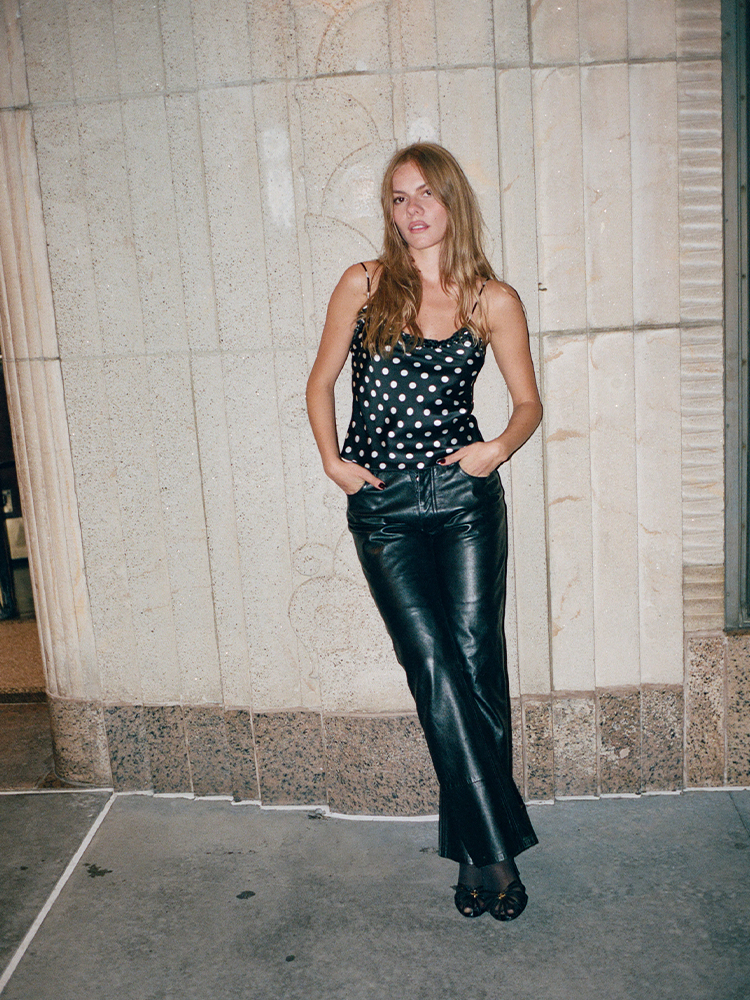 トップス 3D embroidery dot camisole Evie Dolce Nero | Black Silk Spotted Top | Réalisation Par
