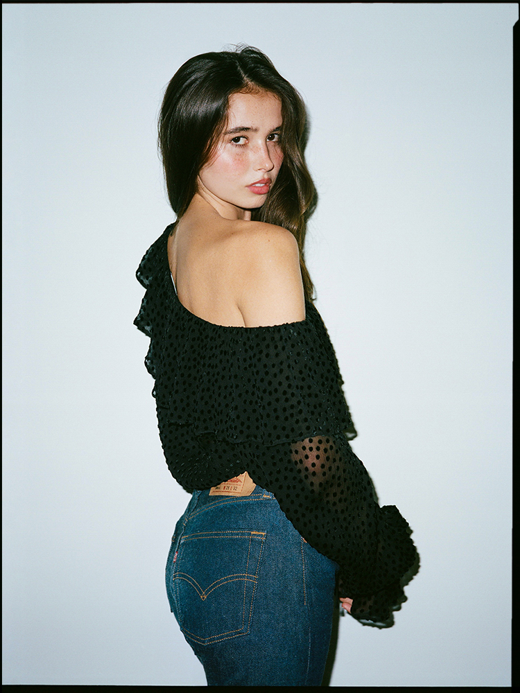Corinne Devoré Spot | Balloon Sleeve Silk Top | Réalisation Par