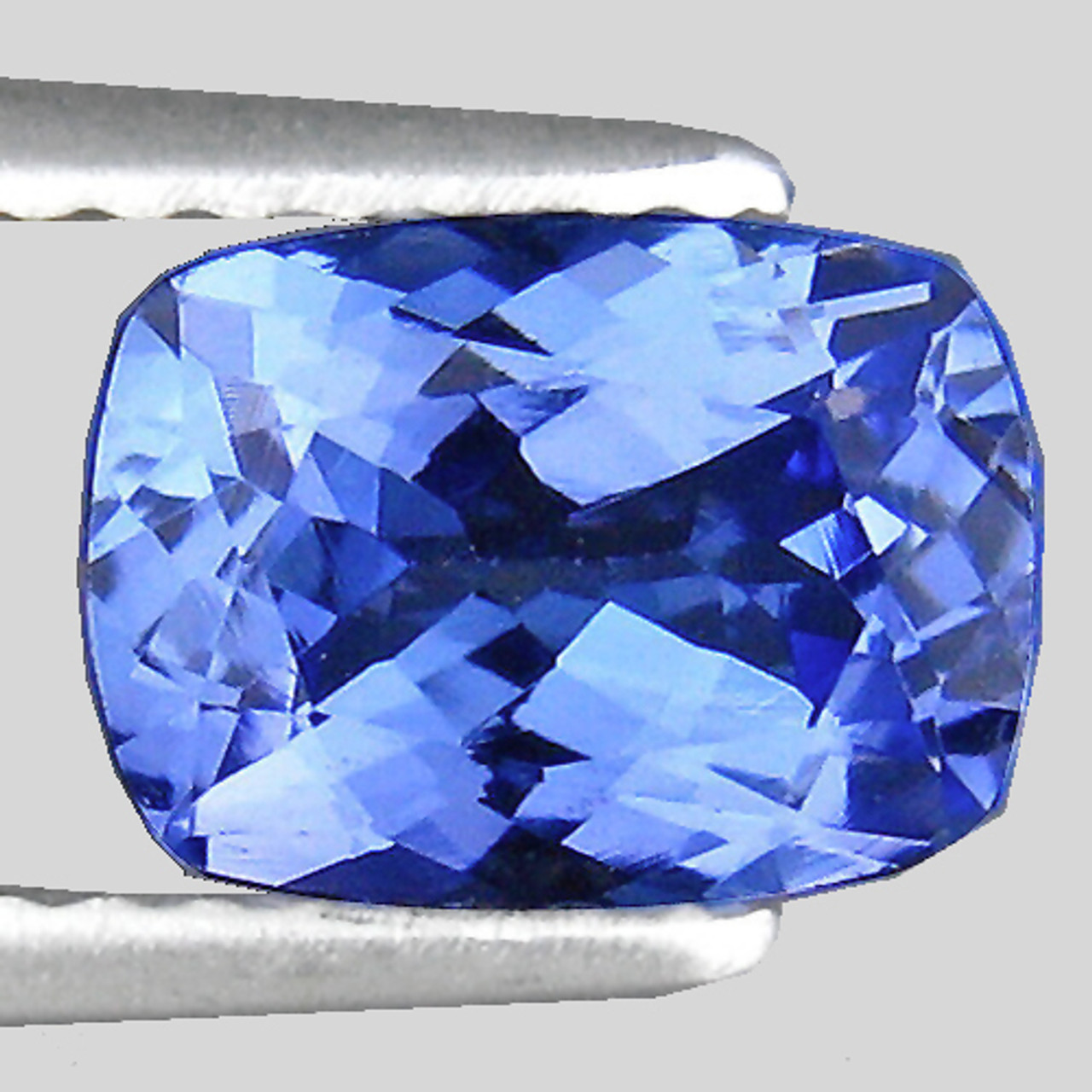How to Recognize the Finest Grades of Tanzanite 