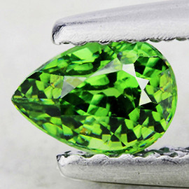 6x4.5 mm { 0.86 cts } Pear AAA Fire Intense Green Demantoid Natural {Flawless-VVS}--AAA Grade