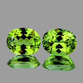 4.5x3.8 mm 2pcs Oval Top Brilliancy Rainbow Sparkles Natural Green Demantoid Garnet {Flawless-VVS}