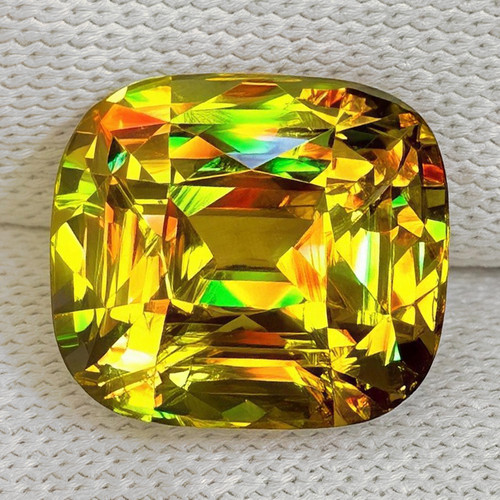 7.5x6.5 mm { 1.83 cts } Cushion Excellent Rainbow Flash Intense AAA Yellow Sphene Natural { Flawless-VVS }--AAA Grade