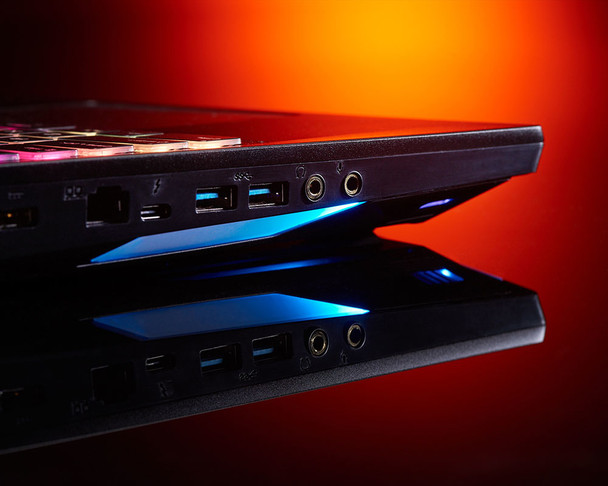 MSI NB GT76 9SF-019CA Titan 17.3 Ci7-9750H RTX2070 32GB 1T+1T WIN10PRO Retail