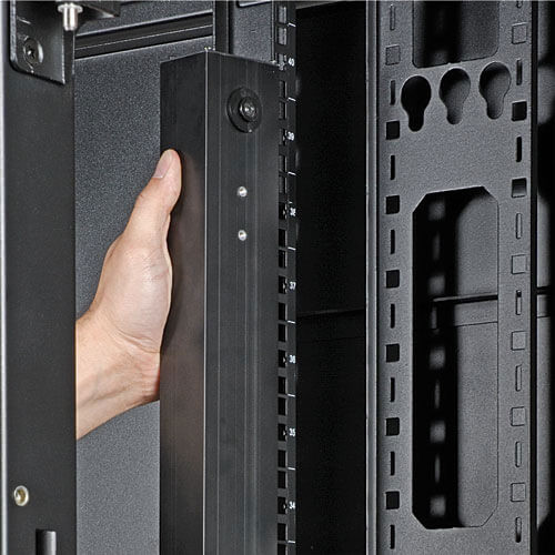 Tripple PDU PDU3VSR10L1530 10ft 8.6kW 3-Phase Switched PDU 208V L15-30P Retail