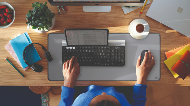 Logitech Desk Mat - Studio Series Pink 956-000048 097855171627