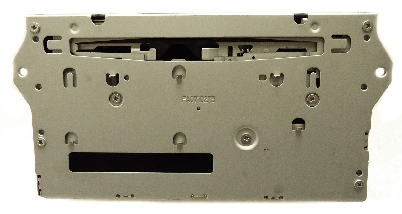 08 11 Nissan Armada Pathfinder Radio 6 CD Changer CD Player