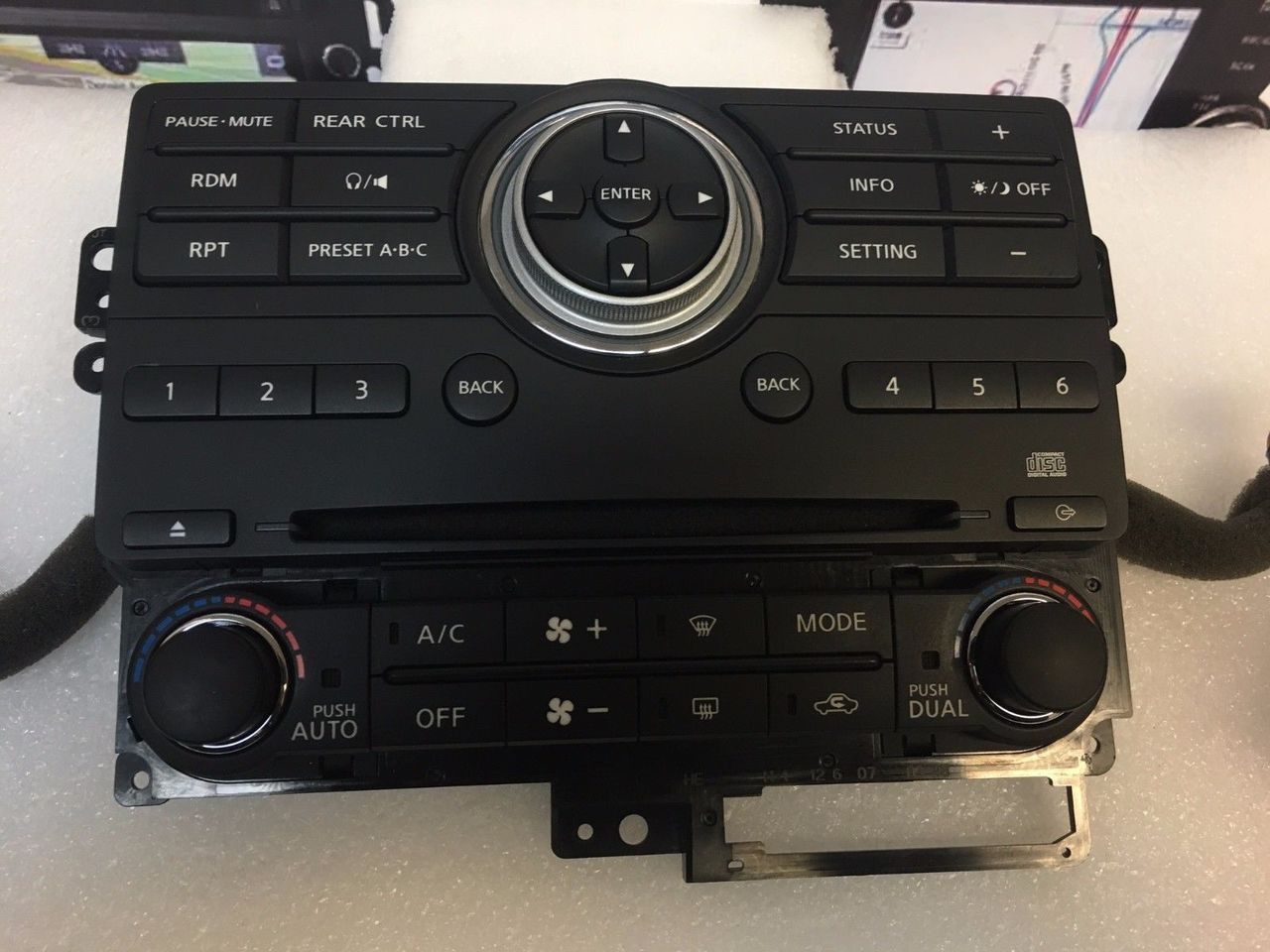 07 13 Nissan Pathfinder Armada Audio Climate Control Panel 28395