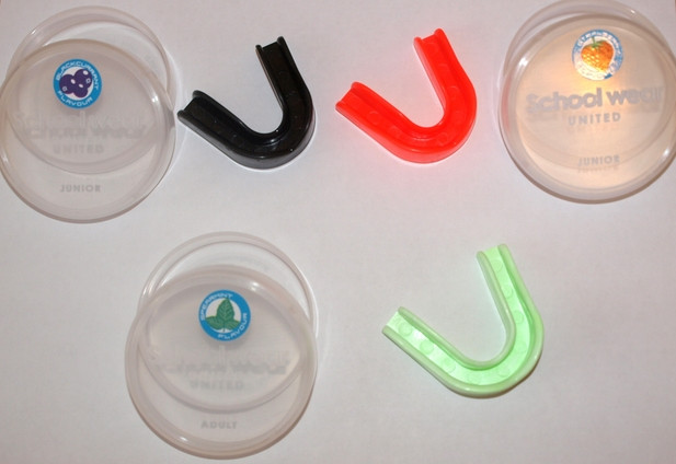 100 x Flavoured Game Guard Gum Shields.
