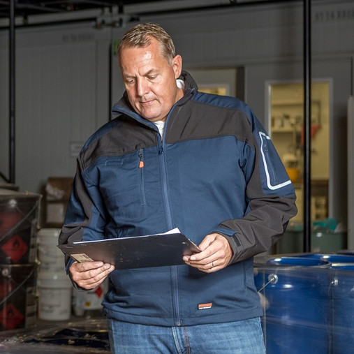 Stretch work jacket with contrast softshell shoulder and sleeve panels and zipped pockets