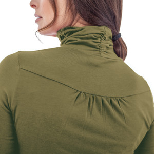 Eden Turtleneck studio alt 1