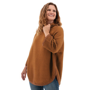 Melissani Sweater studio alt 1