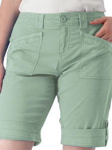 Close-up of Granite Green Aventura Arden Roll Up Organic Short front pocket.