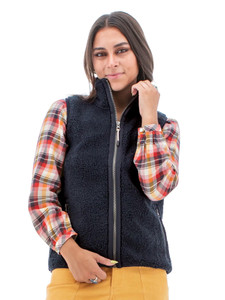 Stratus Vest studio alt 1