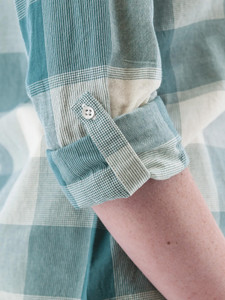 Plumas Organic Roll-Up Shirt studio alt3