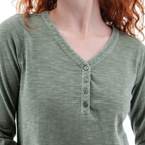 Este Organic Cotton V-Neck Henley studio alt2