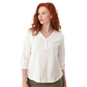 Este Organic Cotton V-Neck Henley studio front