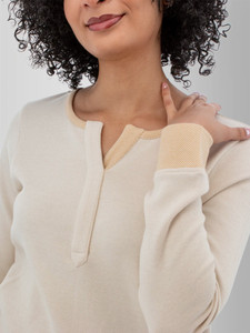 Front collar and sleeve cuff detail view of the Moonlace Organic Cotton Contrast Top in whisper white.