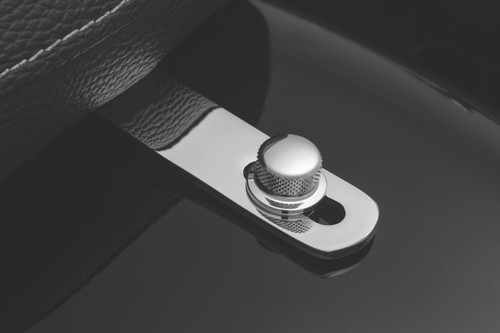 Kuryakyn Indian Quick Release Seat Screw for Scout and Chieftain Models – Chrome