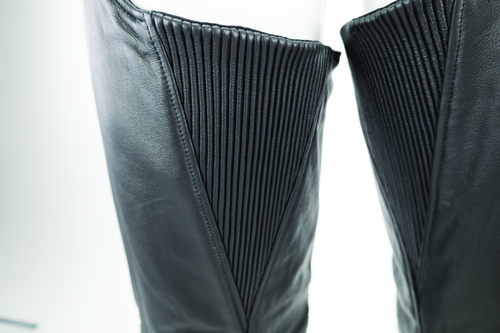 Kuryakyn River Road Plains Leather Chaps – Black, Large
