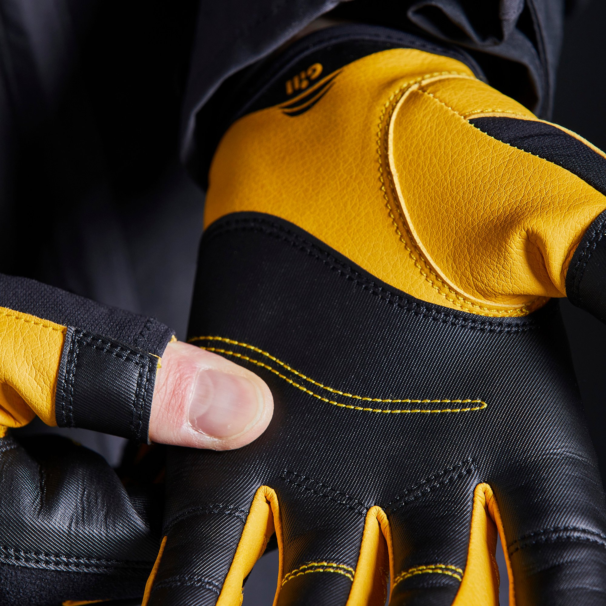 Pro-Handschuhe – Lange Finger - 7453-BLK01-MODEL_5.jpg
