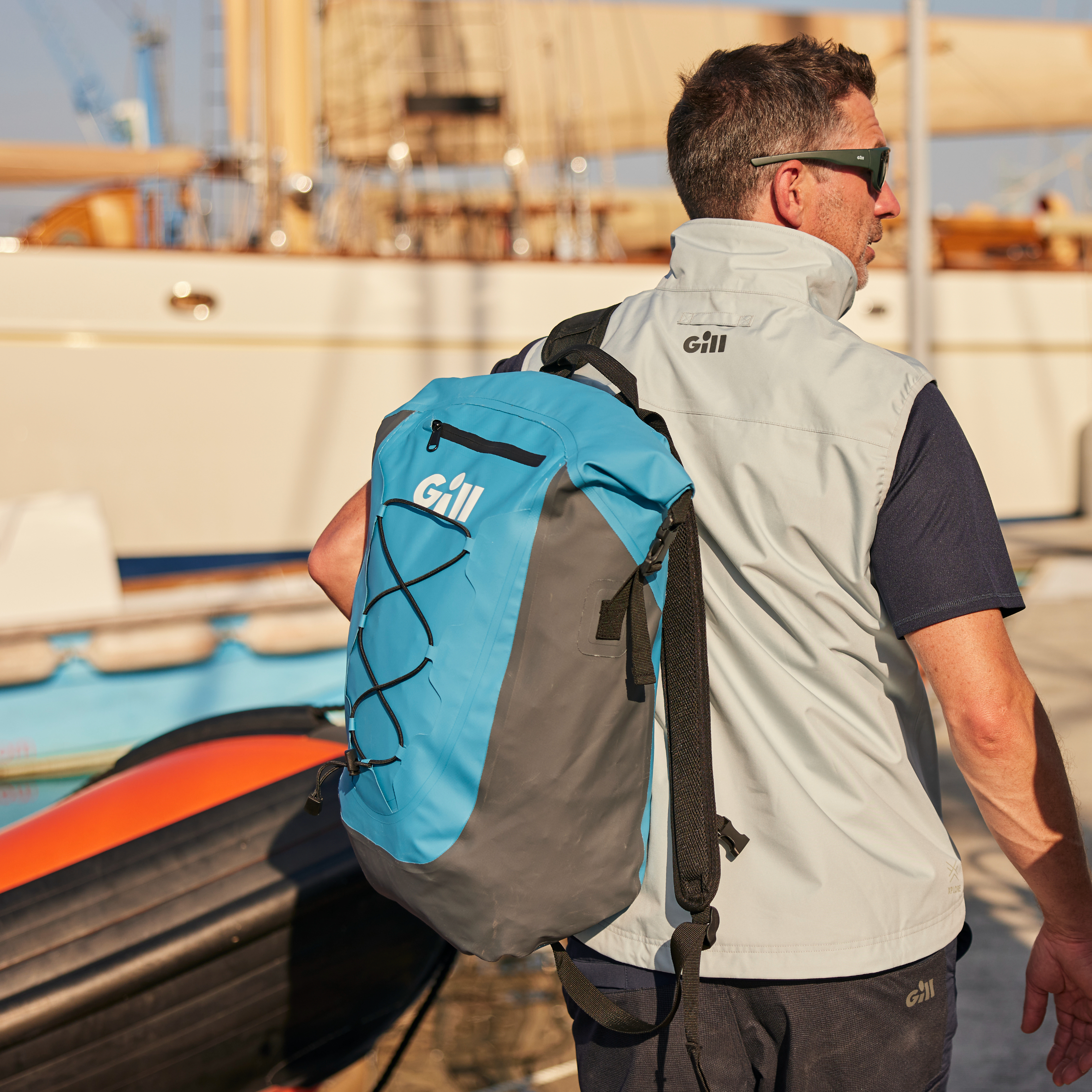 Voyager Kit Pack - Special Edition - L104SE-BLU41-LIFESTYLE_2.jpg