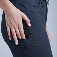 Pro Expedition Shorts für Damen - FG150W-GRA01-MODEL_2.jpg
