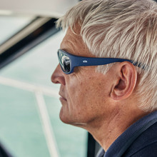 Classic-Sonnebrille - 9475-BLU01-LIFESTYLE_2.jpg