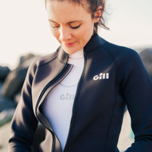 Damen Pursuit Neoprenjacke 1,5 mm - 5032W-BLK01_LIFESTYLE_3.jpg