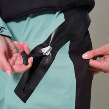 Verso Drysuit für Frauen - 4805W-BLU20_Studio_4.jpg