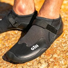 Pursuit-Schuh - 968-BLK01_LIFESTYLE-6.jpg