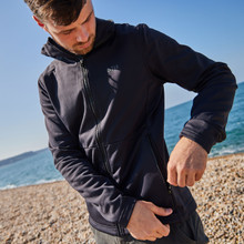 Quest Hoodie-1115-BLK01-LIFESTYLE-3-jpg