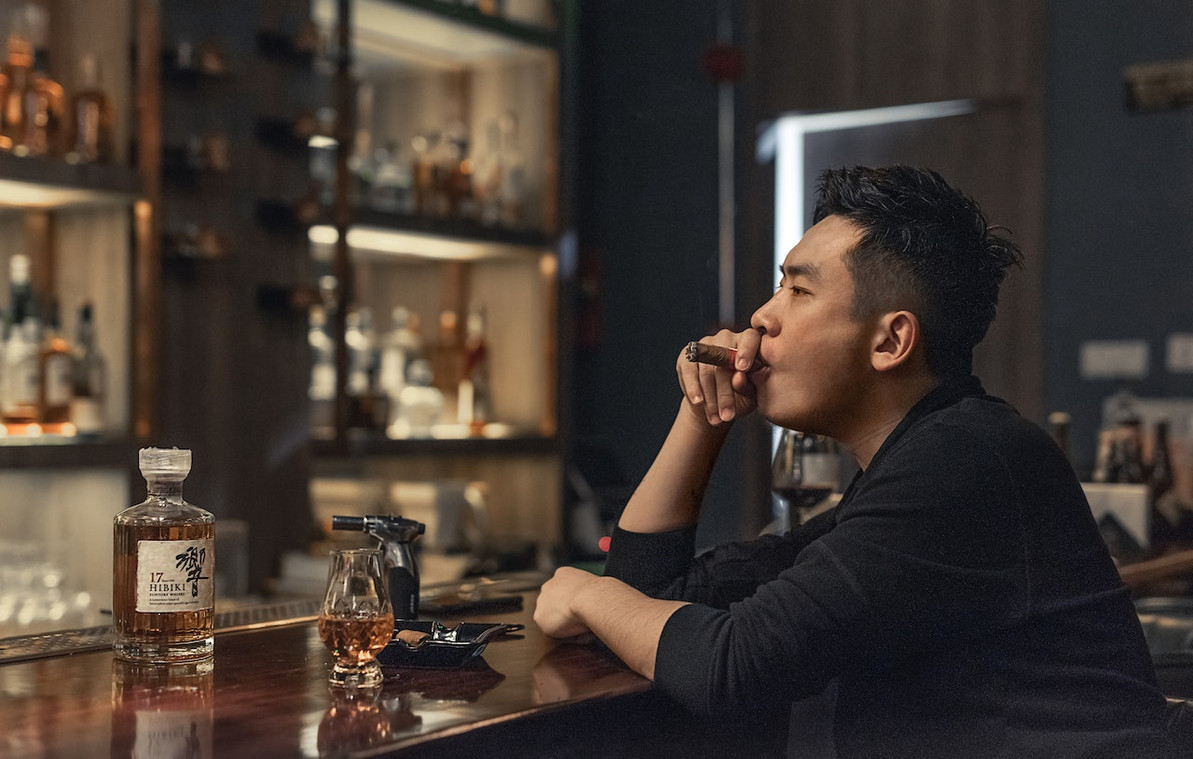 Cigar Bar Etiquette: 10 Things to Know Before You Go