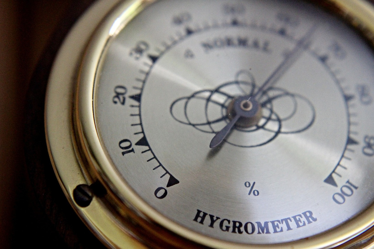 How To Calibrate & Use A Hygrometer For Cigar Storage
