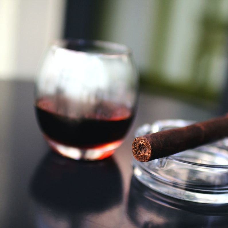 Wie richtet man einen Zigarren-Humidor ein und verwendet ihn?