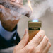 ST Dupont Biggy Zigarrenfeuerzeug mit flacher Fackelflamme – schwarzer Lack und Chrom – Flamme